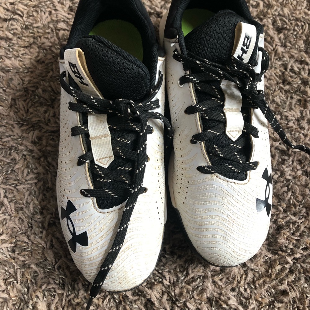 Under Armour Size 4 Softball Cleats
